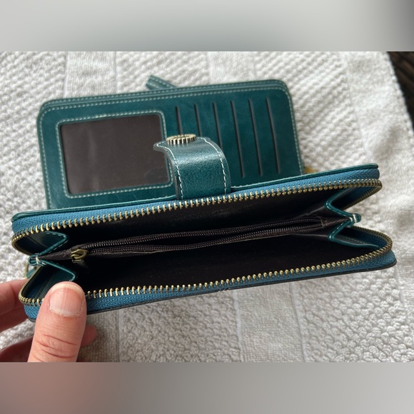 NWOT Ladies Charm Infinite Blue Green Leather Wristlet Wallet - Picture 7 of 9